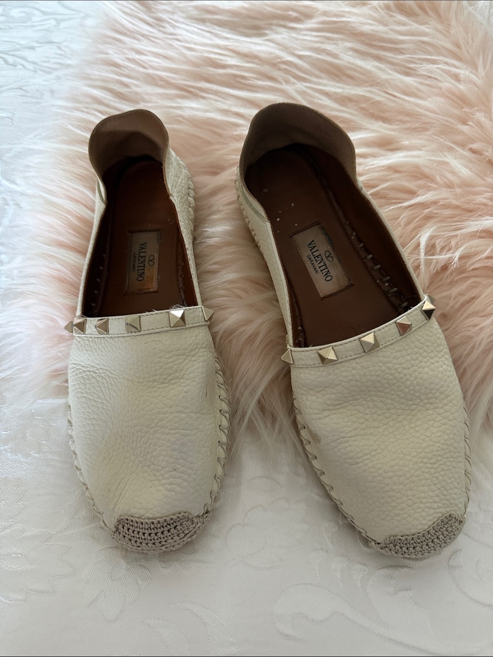 Valentino Ivory Leather Studded Espadrille Flats
sz 39(Us 8)